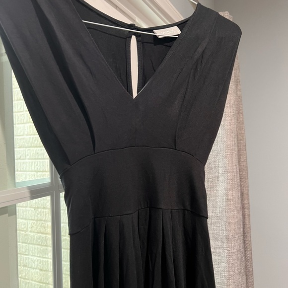 Flattering Womens black dress with low neck🖤 - Picture 7 of 7